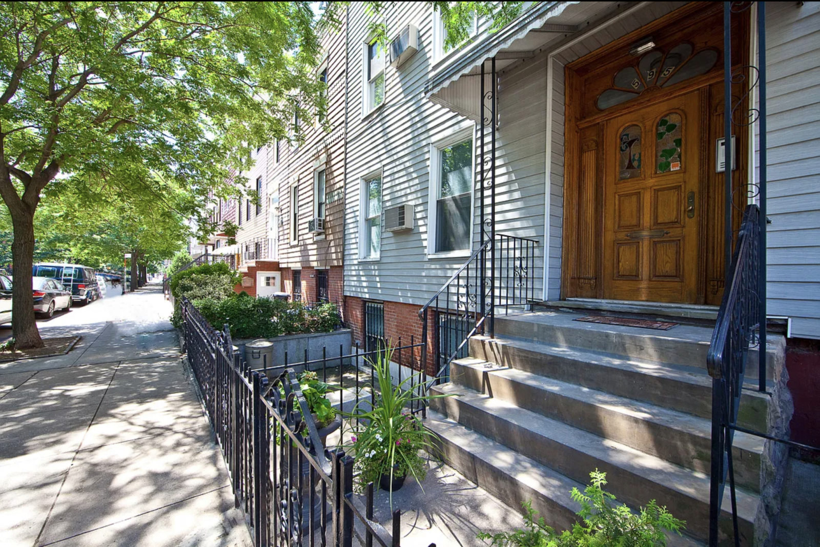 595 Leonard Street
